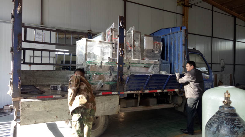 白酒灌裝機 白酒灌裝機