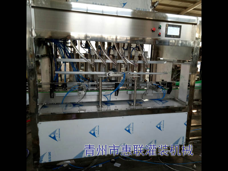 全自動直線式油類灌裝機(jī) 全自動直線式油類灌裝機(jī)