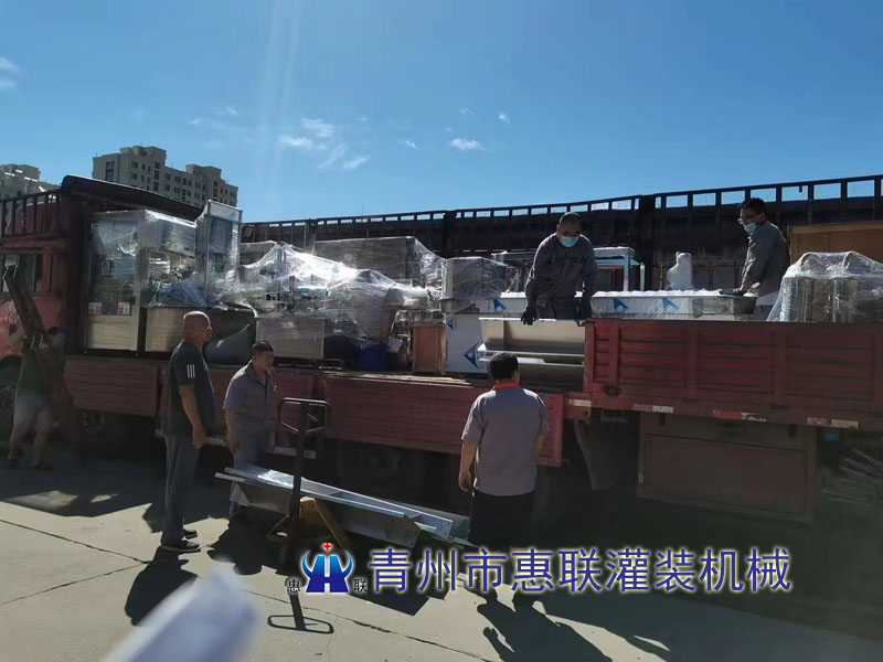 食用油灌裝機全套生產線發往臨沂