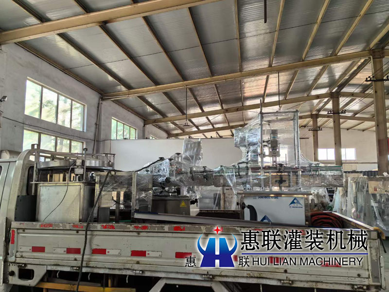 食用油灌裝流水線發往臨沂魯一齋