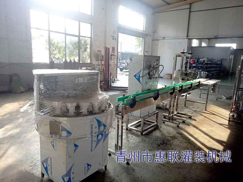 小型半自動白酒灌裝生產(chǎn)線