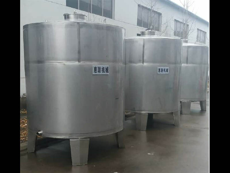 白酒灌裝機配套產品不銹鋼儲罐
